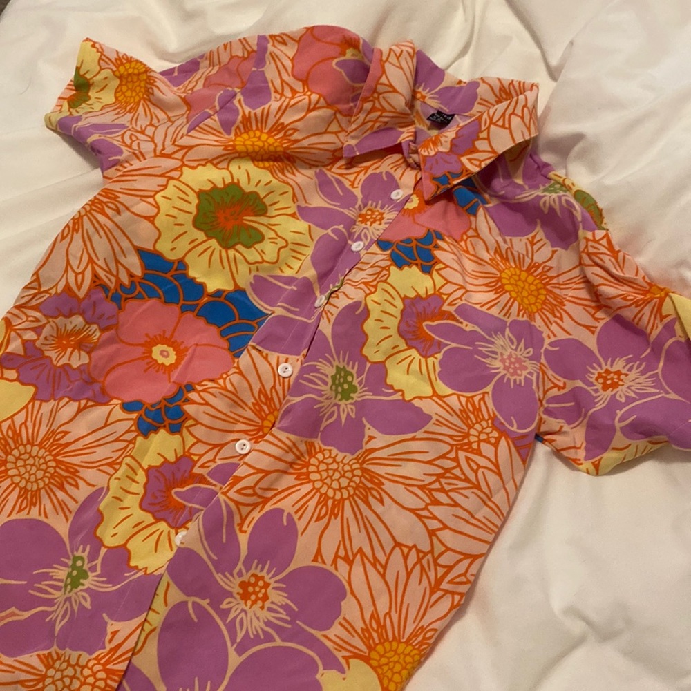 Never worn unisex flower shirt